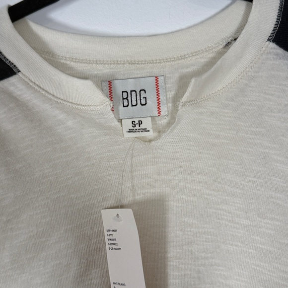 NWT BDG Cream and Black Long Sleeve Cropped Tee - Picture 3 of 8